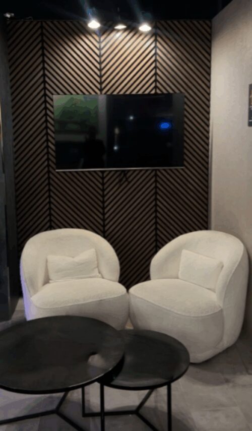 €79 PER PANEEL VISGRAAT - HONGAARSE PUNT 52x260 cm WALNOOT akoestische wand panelen lattenwand met Vilt - Afbeelding 2